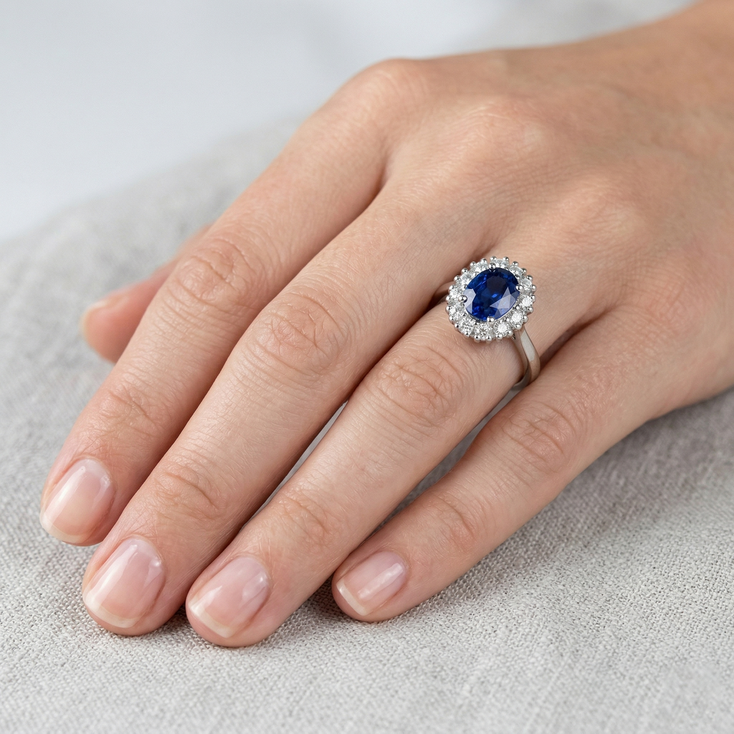 natural round sapphire 1.50ct ring on white background