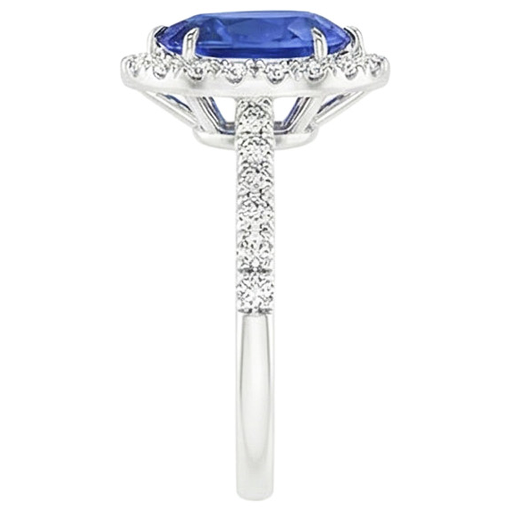 natural round sapphire 3.50ct ring on white background