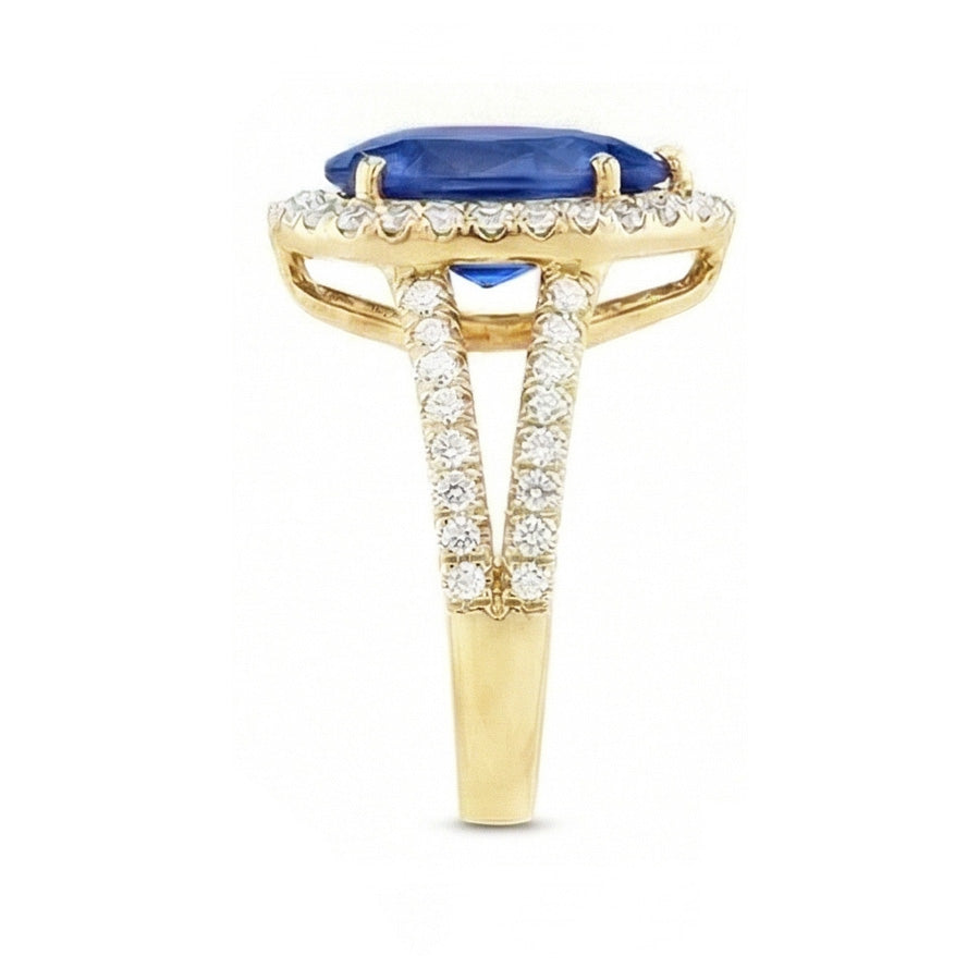 natural round sapphire 8ct ring lifestyle photo