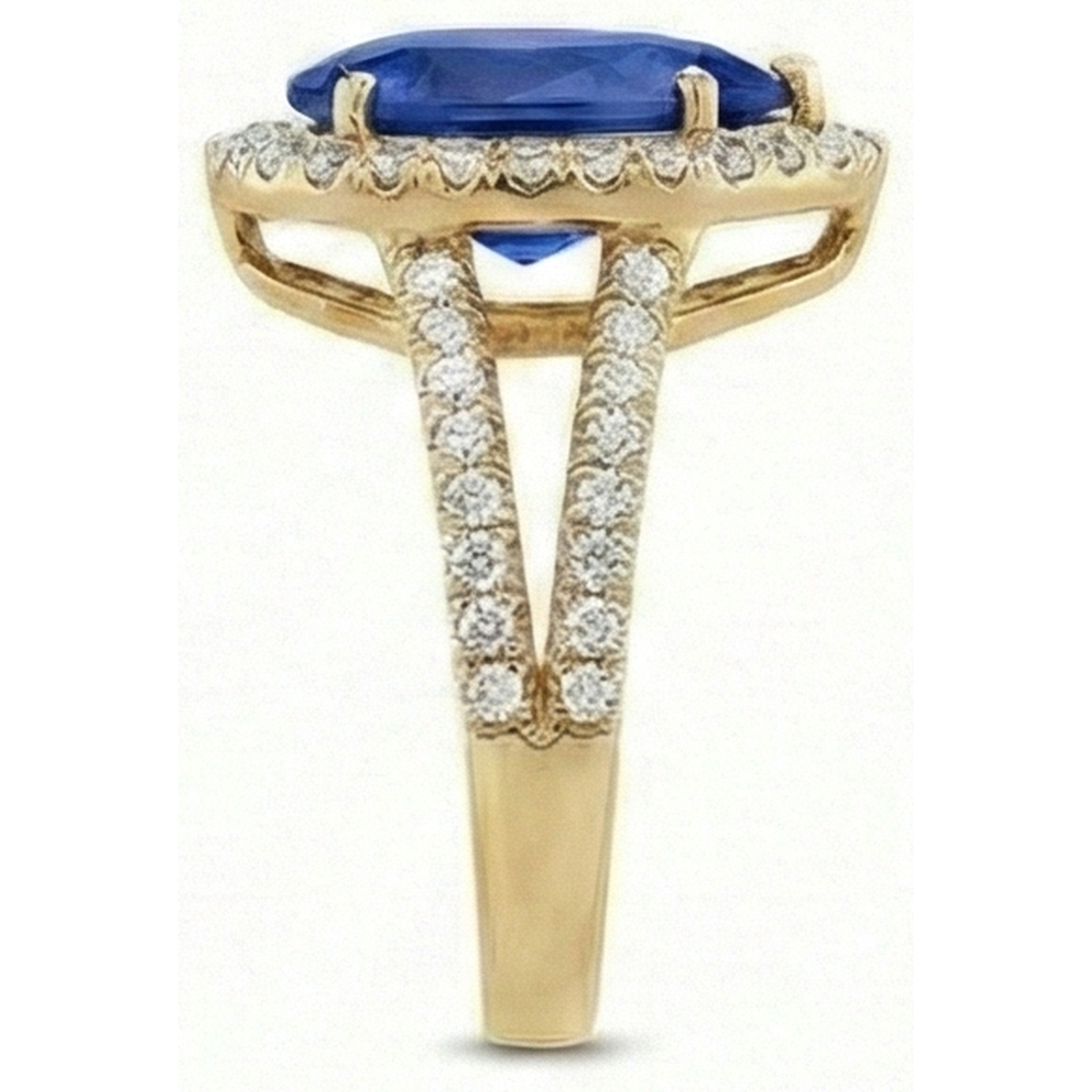 natural round sapphire 8ct ring on white background
