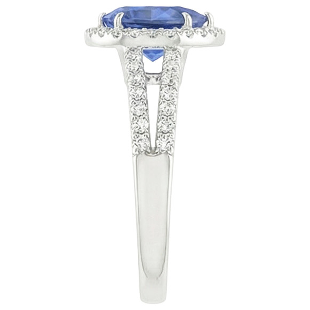 natural round sapphire 4.50ct ring on white background