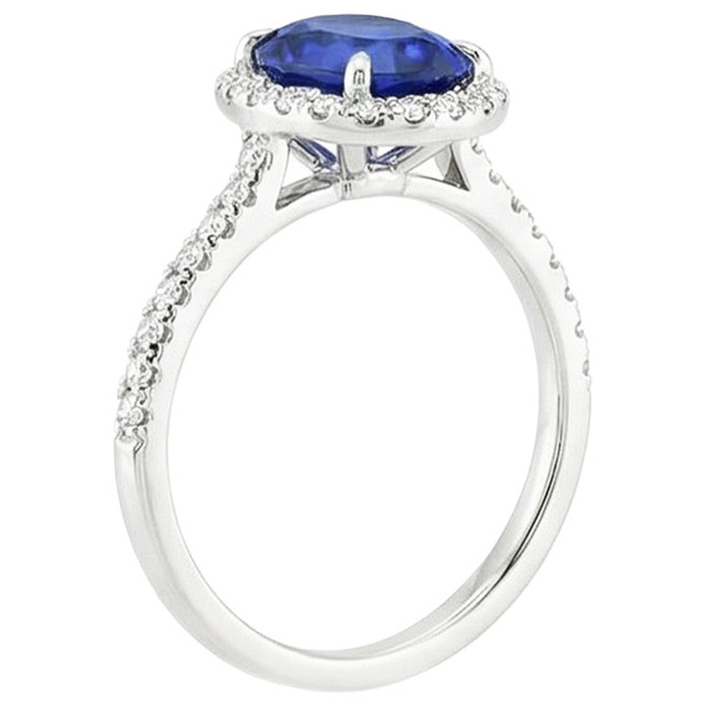 natural round sapphire 4ct ring close up detail