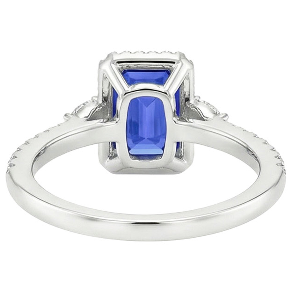 natural emerald sapphire 4.25ct ring close up detail