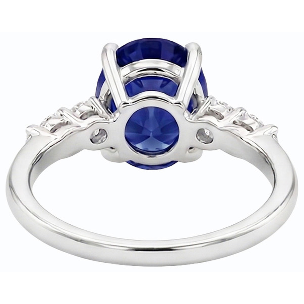 natural round sapphire 4ct ring close up detail