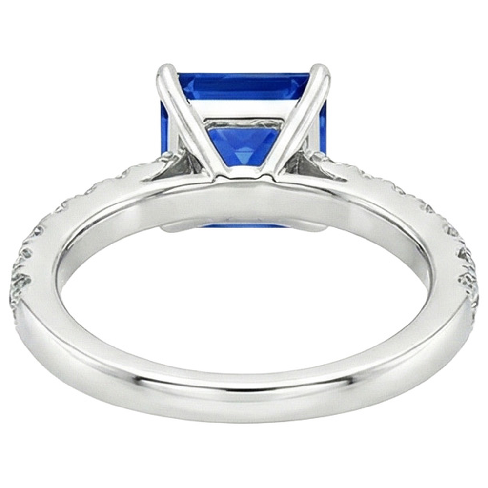 natural round sapphire 4.50ct ring on white background