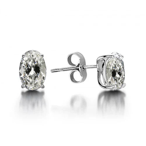 Antique Cushion Brilliant Diamond ring in 14 Karat White Gold – main view
