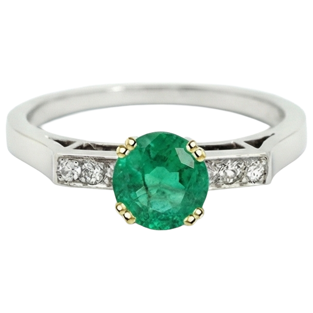 Natural Colombian Emerald Gemstone Ring – side view