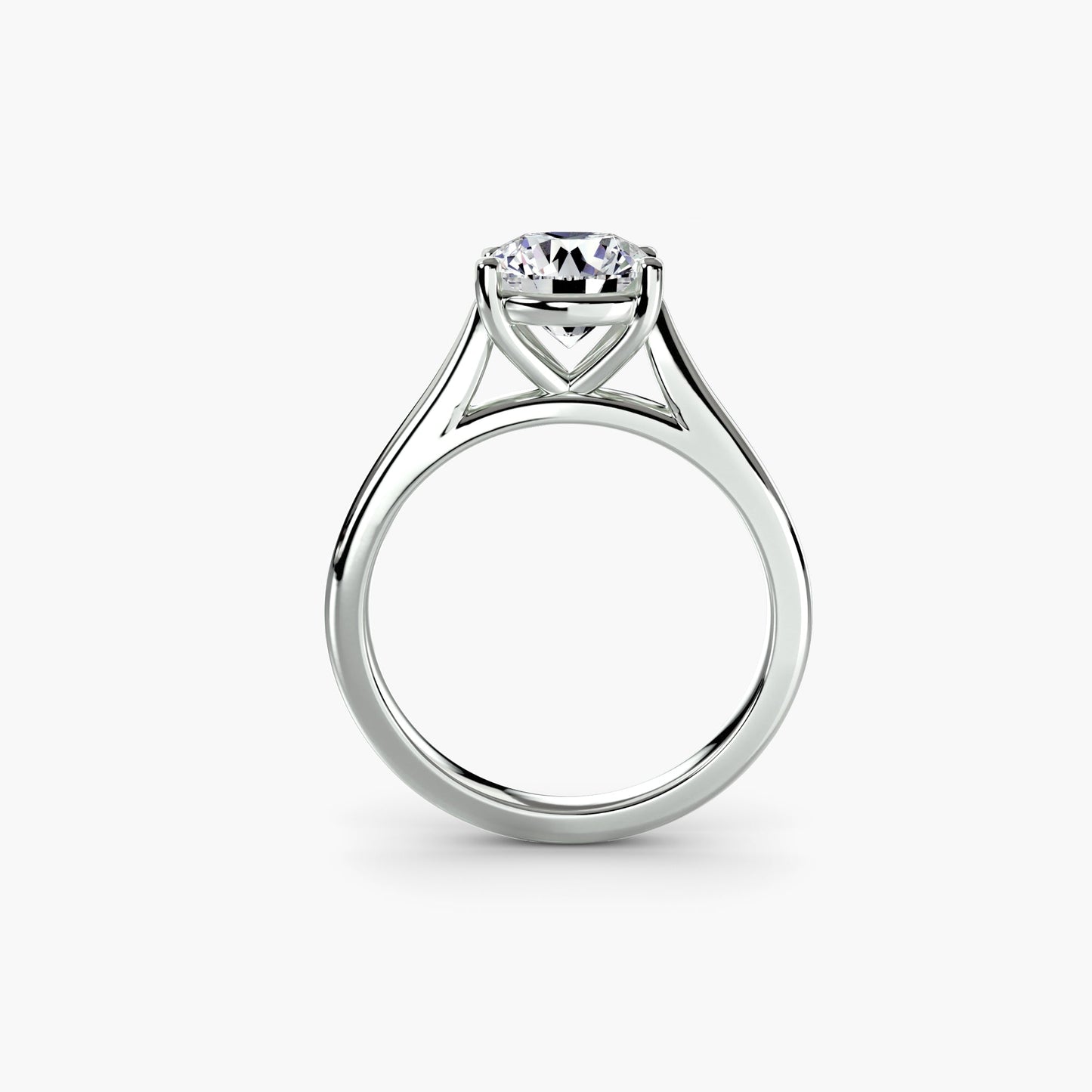 Diamond ring in Gold – front view