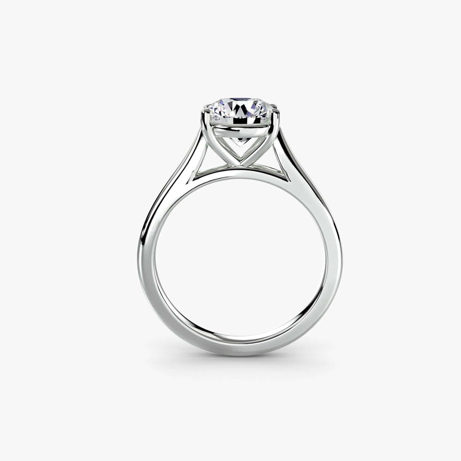 Diamond ring in Gold – front view