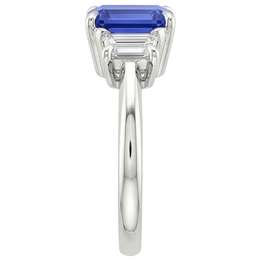 natural emerald sapphire 3.50ct ring on white background