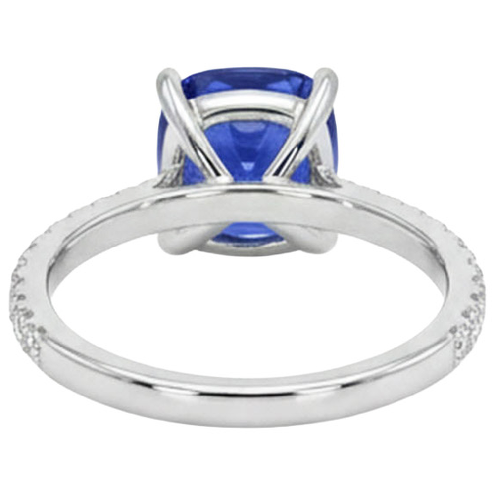 natural round sapphire 2.50ct ring on white background