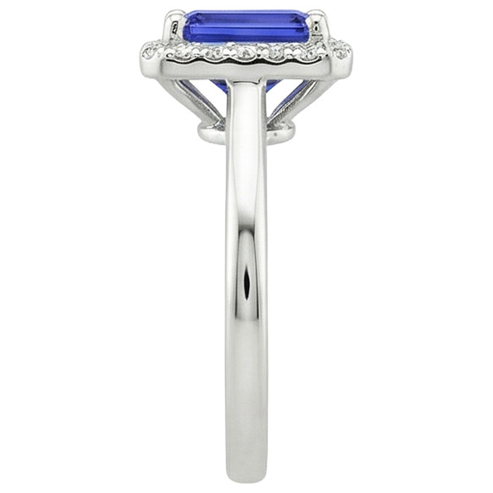 natural emerald sapphire 4ct ring on white background