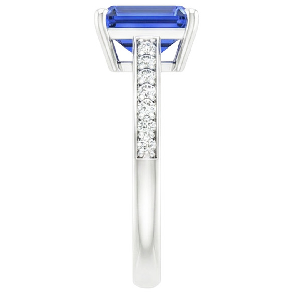 natural emerald sapphire 3.50ct ring on white background
