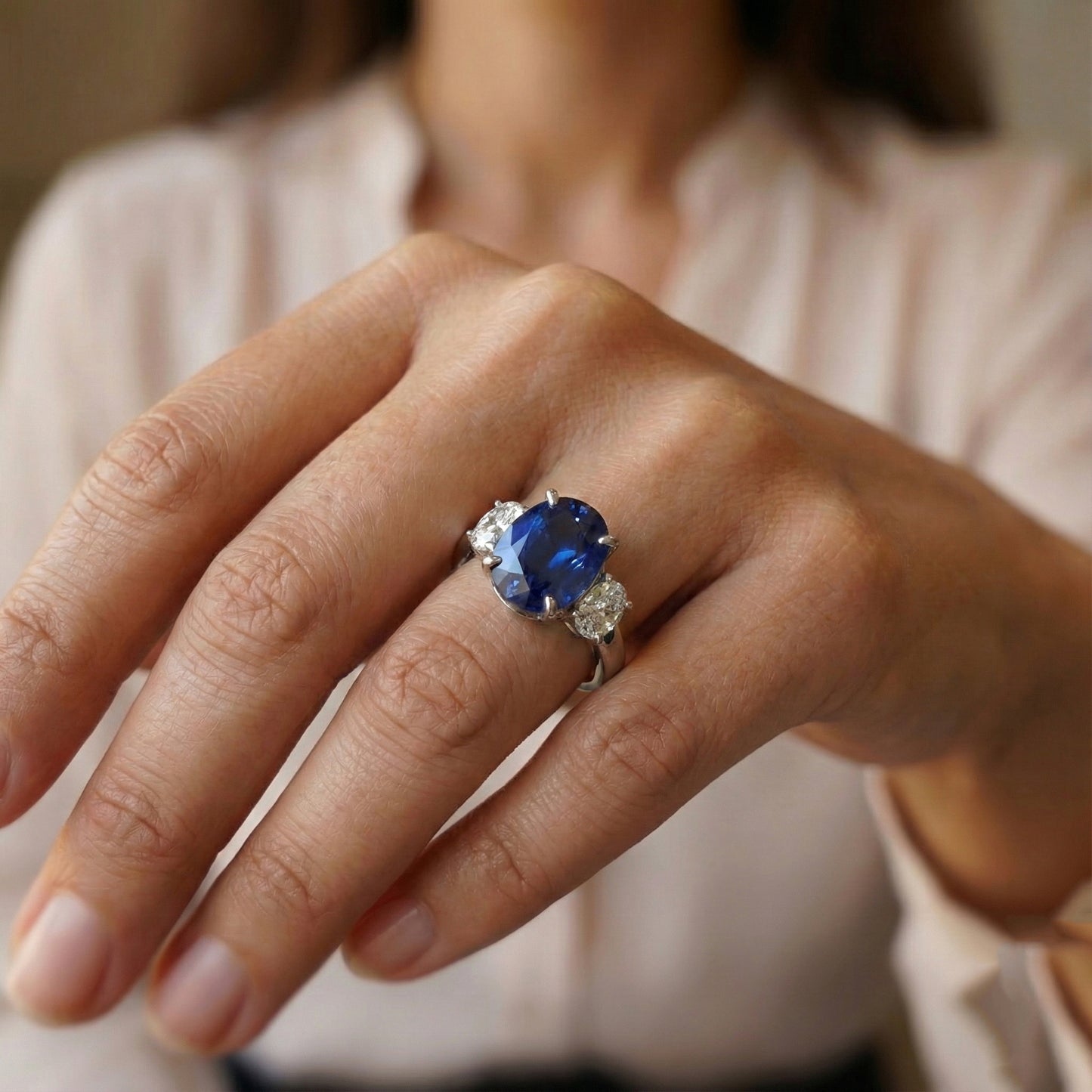 natural oval sapphire 5ct ring macro detail