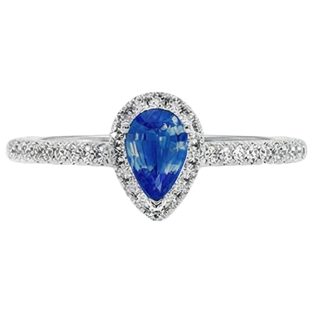 natural round sapphire 4.50ct ring close up detail