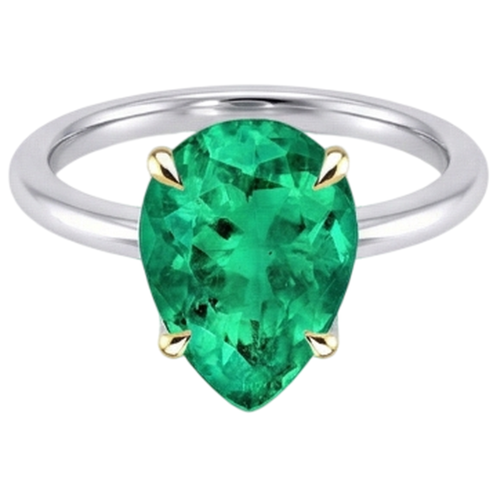 Pear Shape Colombian Emerald ring in 14K Two Tone Gold – front view