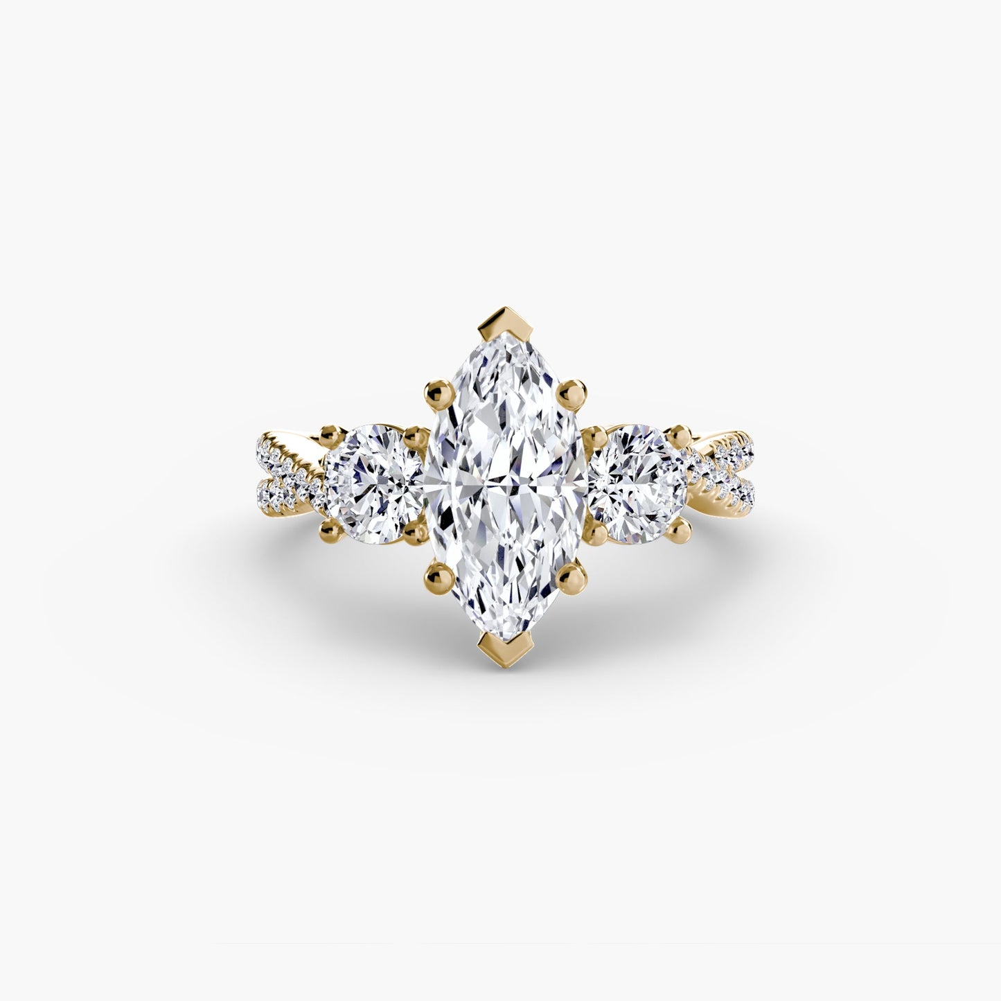Diamond Round Cut Setting in Gold – close-up