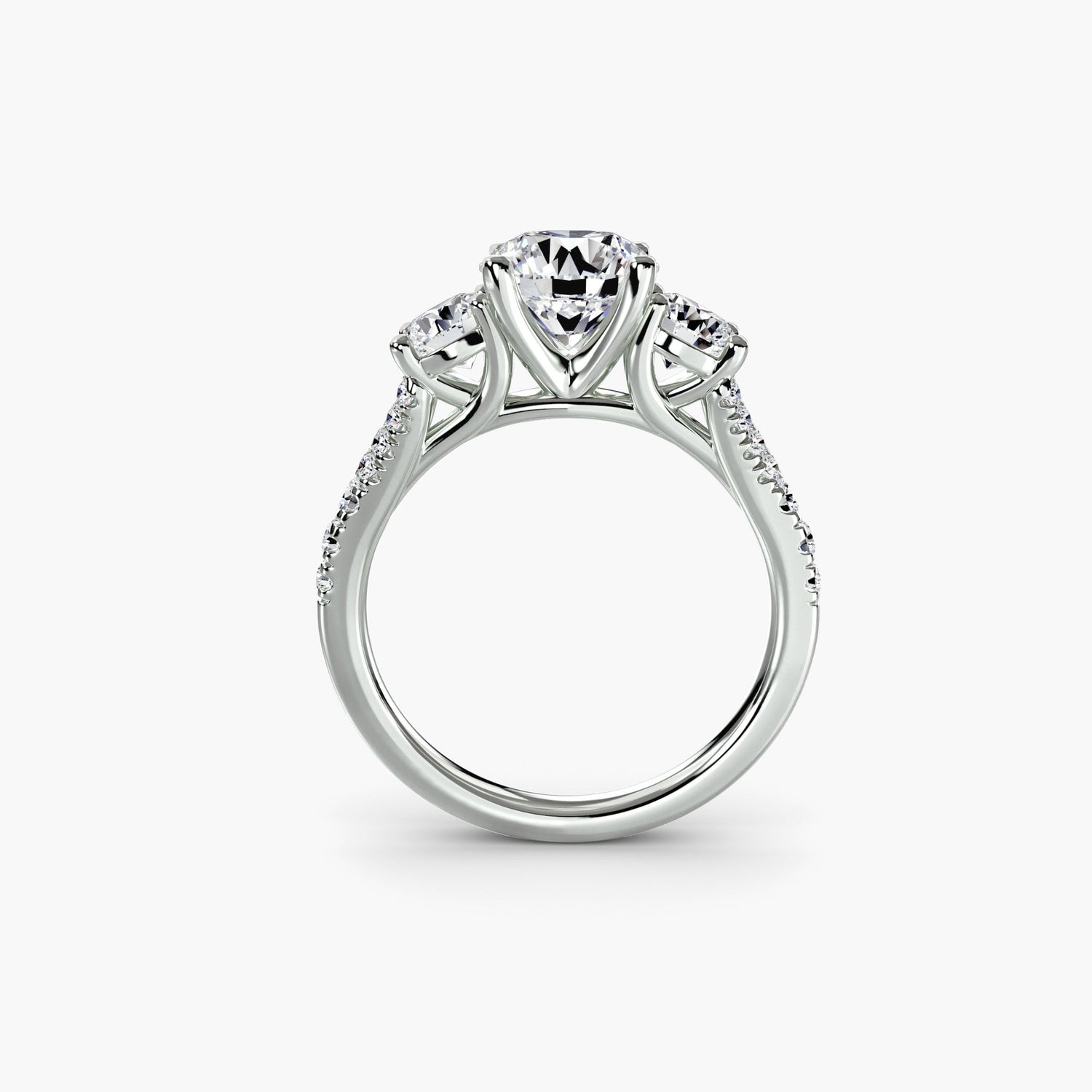 Round Brilliant Fine Diamond ring in Gold – front view