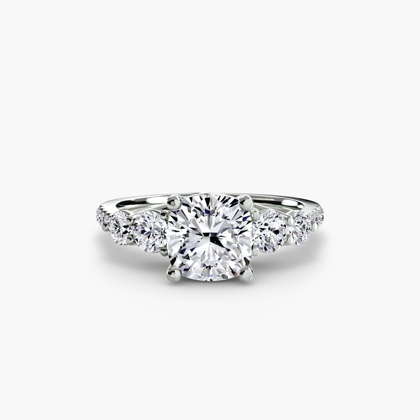 Setting Gold with Brilliant Diamond – angle view