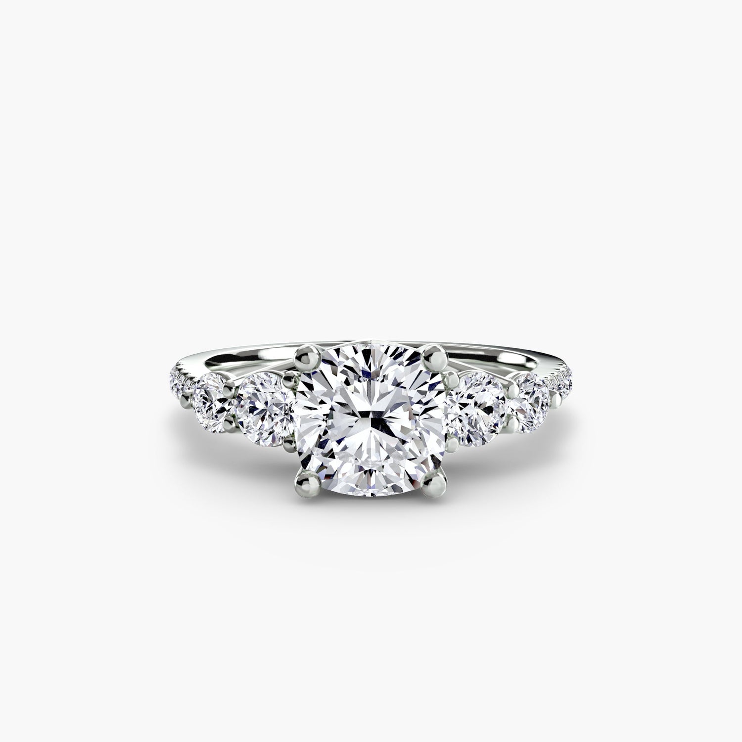Setting Gold with Brilliant Diamond – angle view
