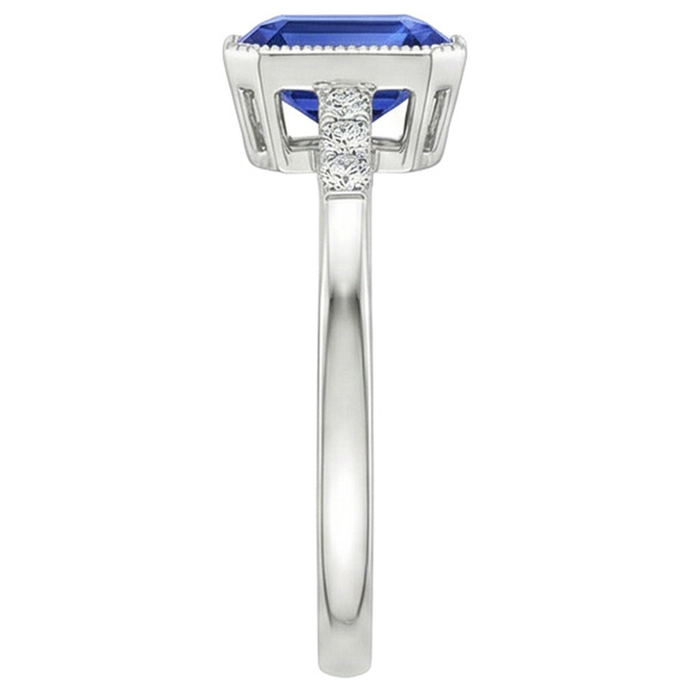 natural round sapphire 3.50ct watch on white background