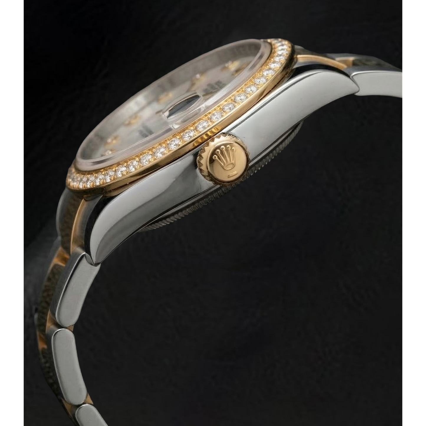 natural pearl 0.20ct watch profile view