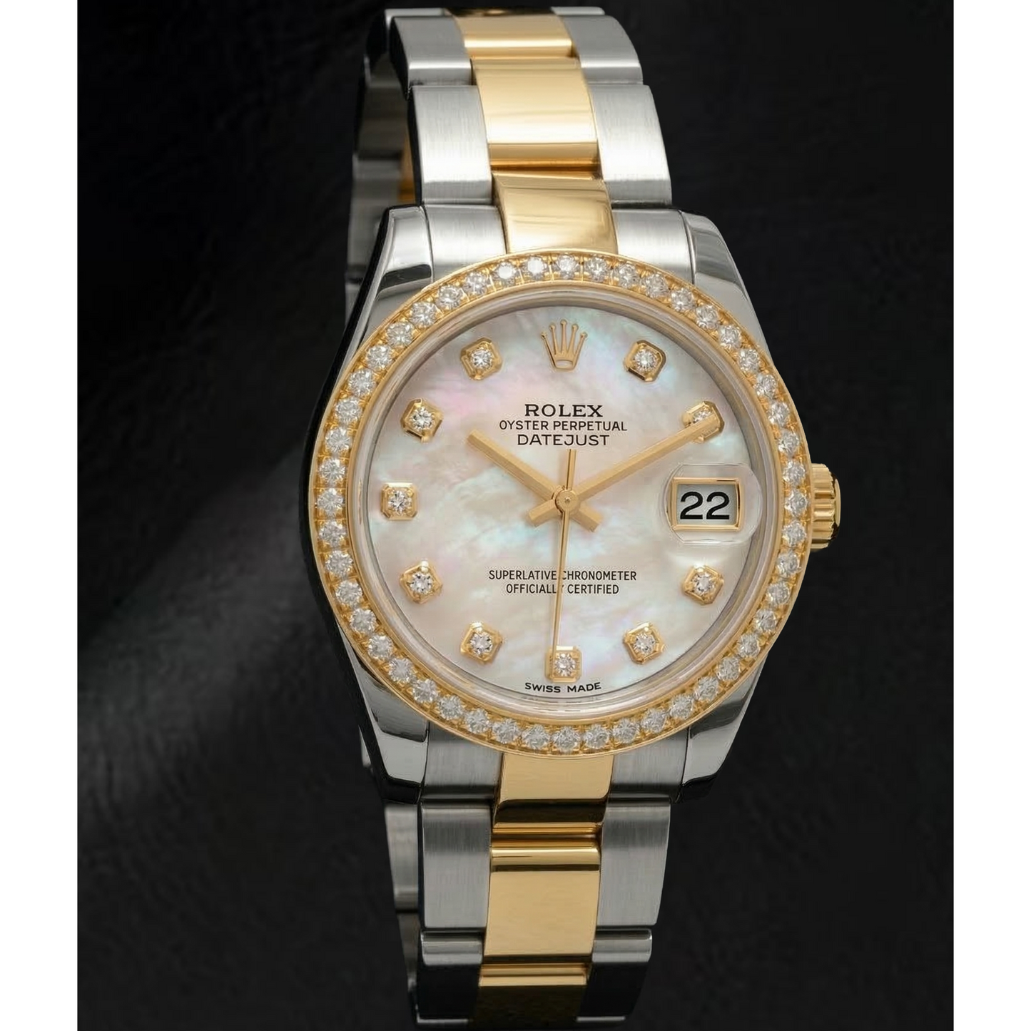 natural pearl 0.20ct watch close up detail