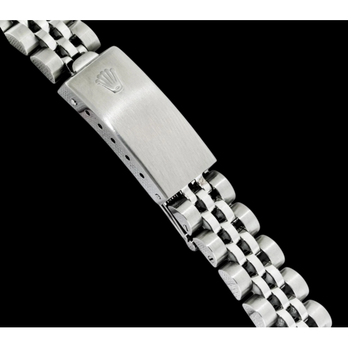 Elegant Gemstone Rolex ct – angle view