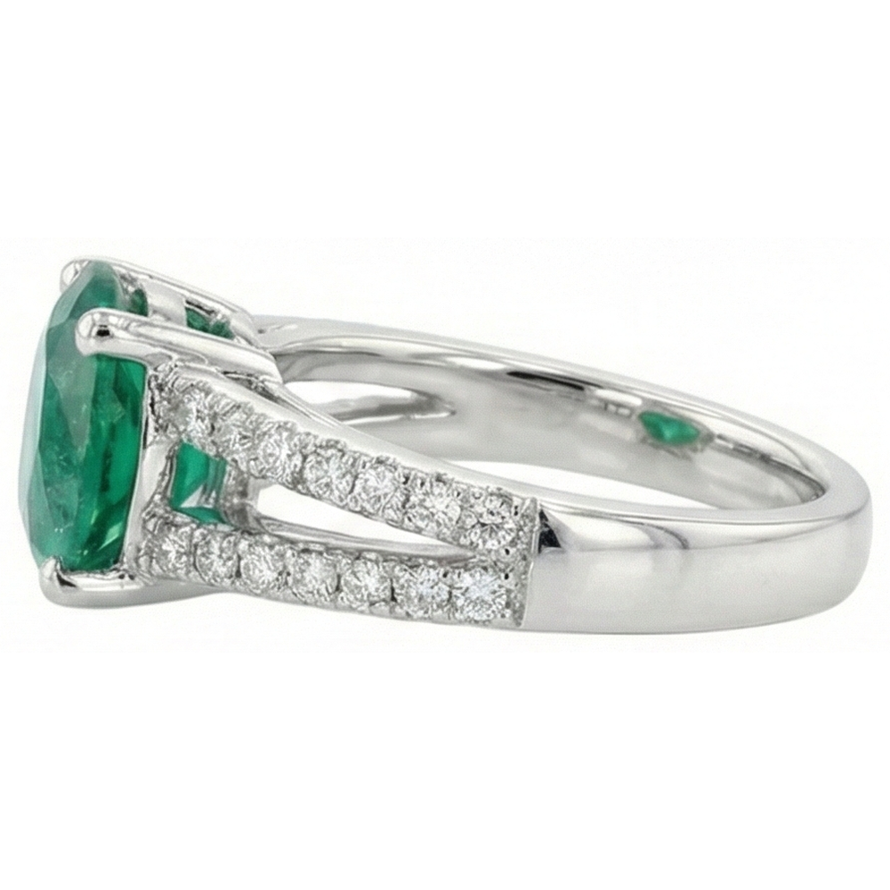natural round emerald 3.75ct ring top view