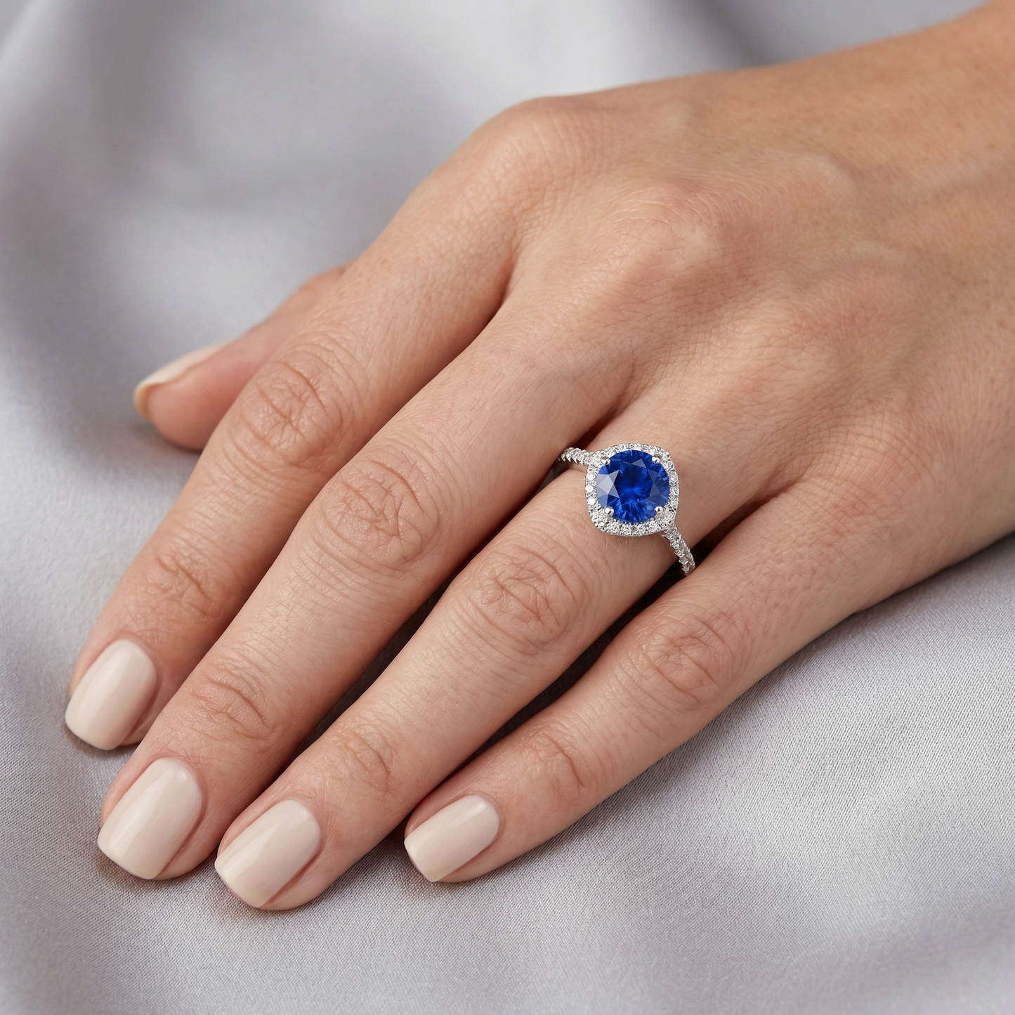 natural round sapphire 2.50ct ring with diamond accents