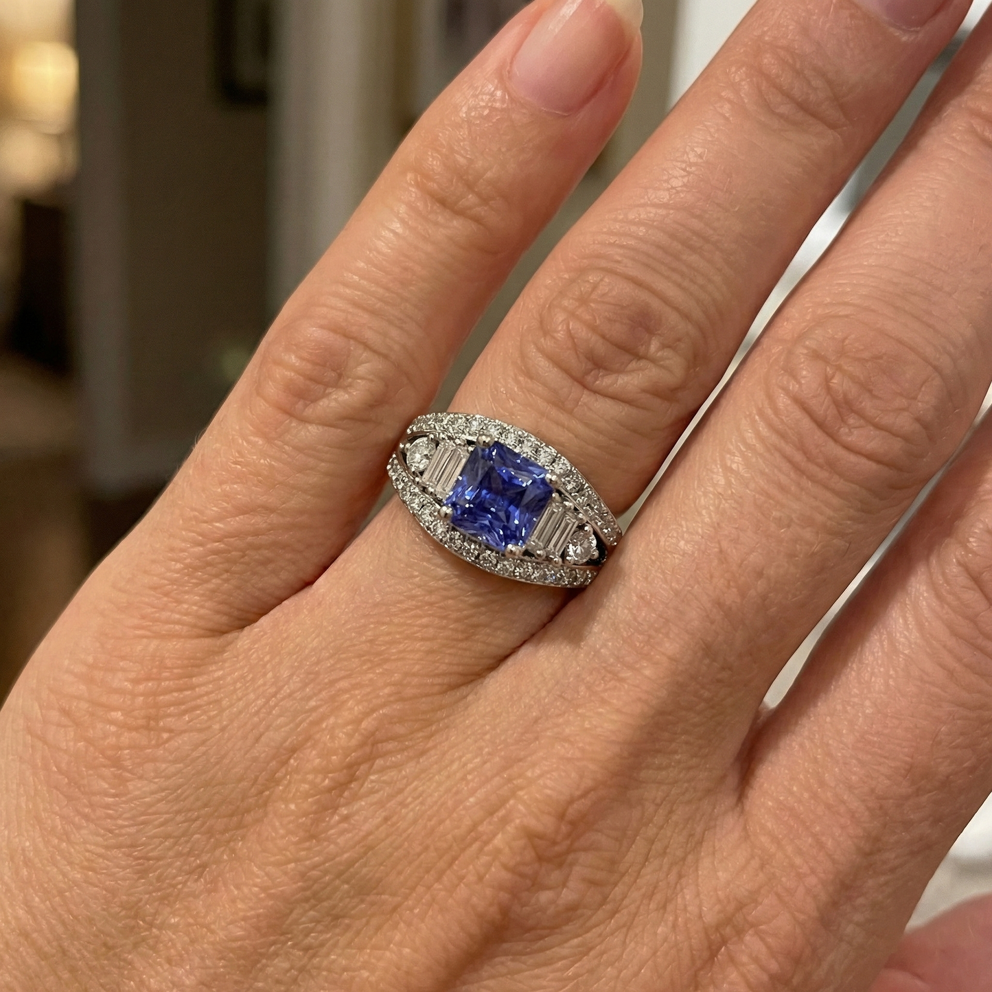 natural round sapphire 2.50ct ring on white background