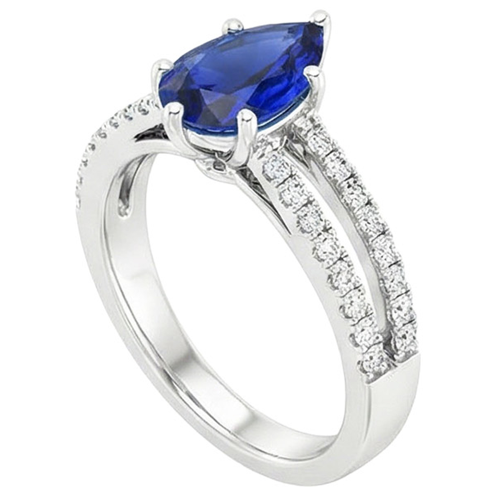 natural round sapphire 4ct ring close up detail