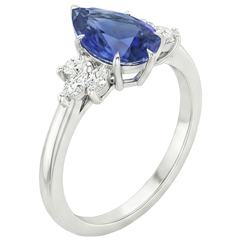 natural pear sapphire 5ct ring close up detail