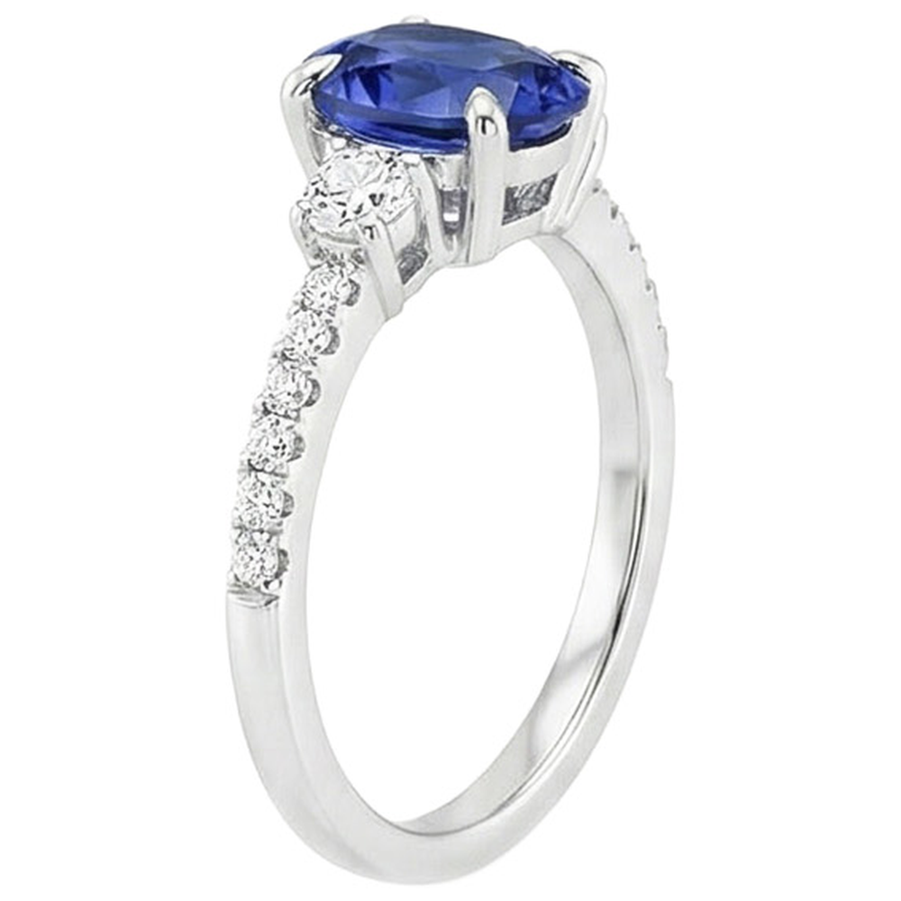 natural round sapphire 3.50ct ring on white background