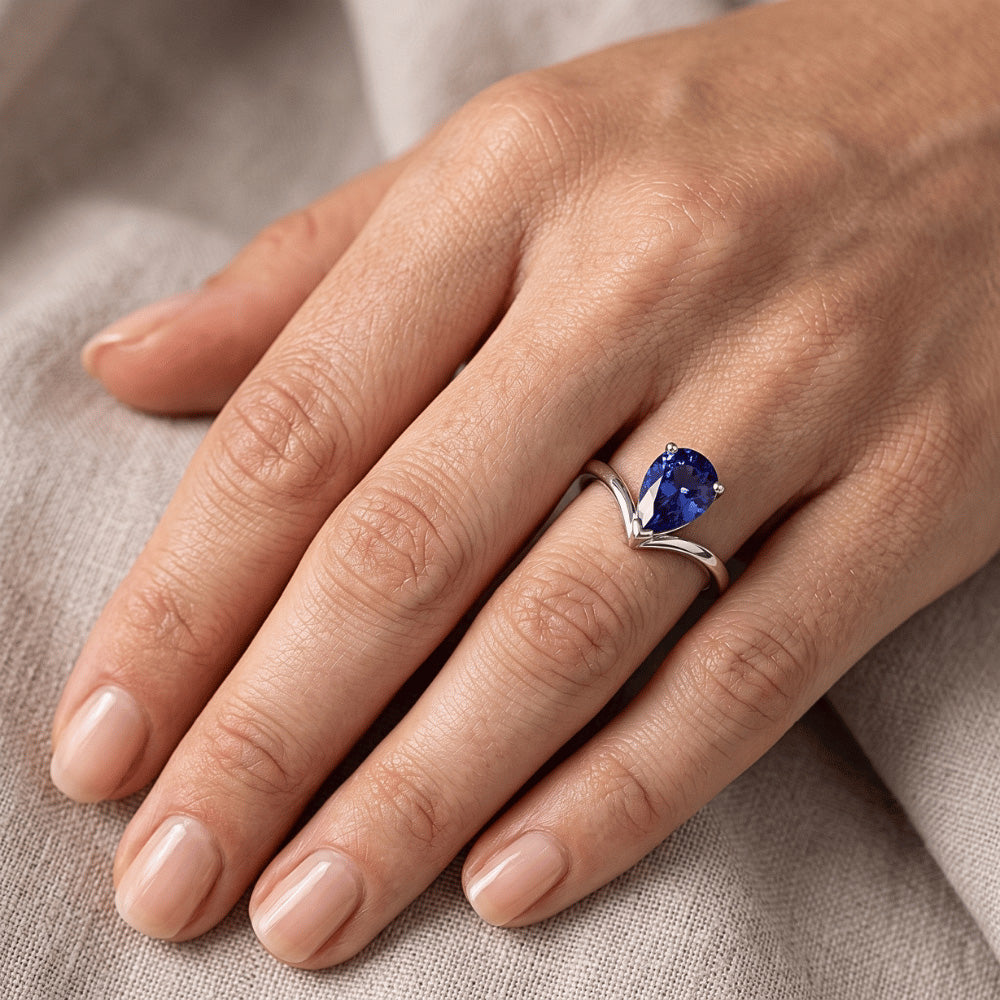 Solitaire Ceylon Sapphire Engagement Ring 1.50 Carats Gold