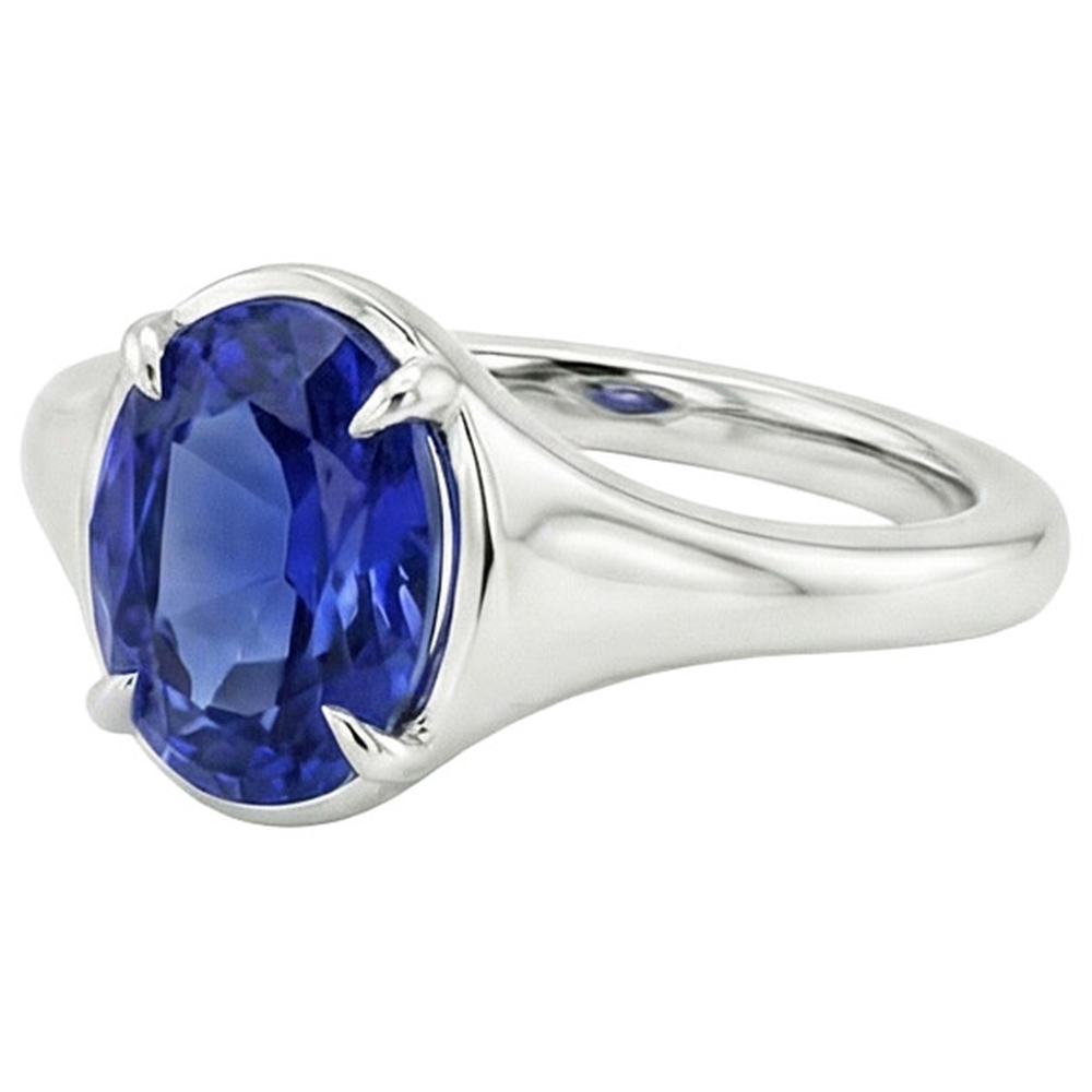 natural oval sapphire 3ct ring on white background