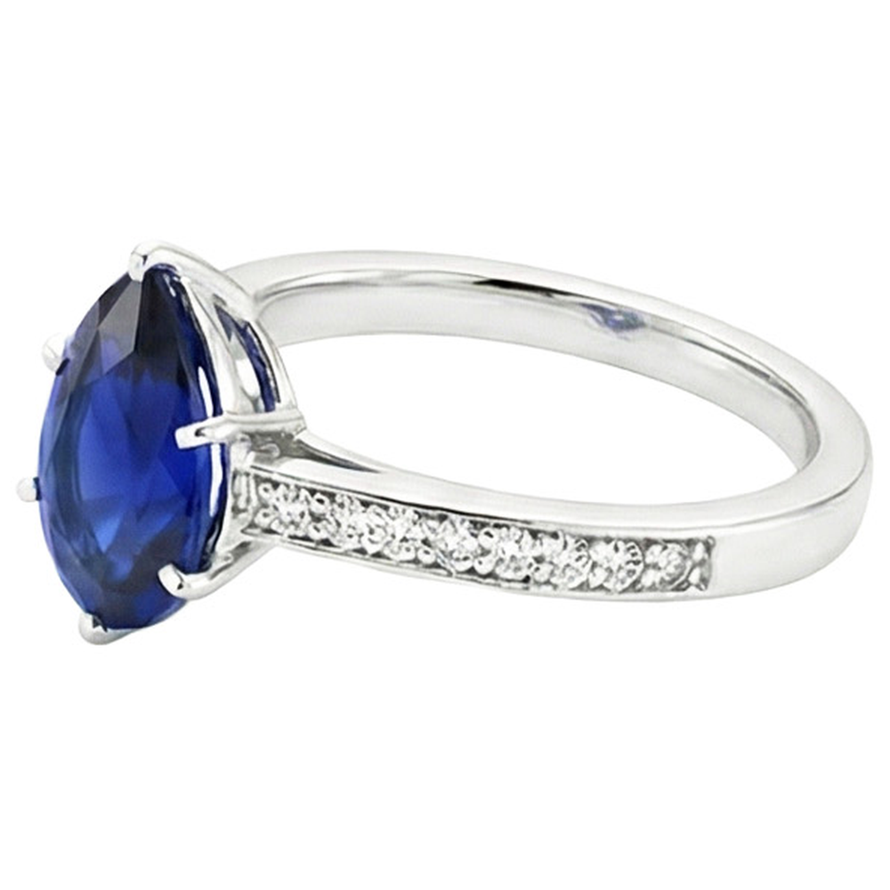 natural round sapphire 3.50ct ring on white background