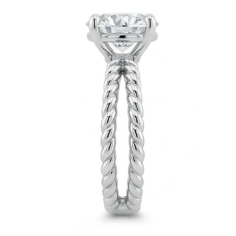 natural round diamond 3ct ring close up detail