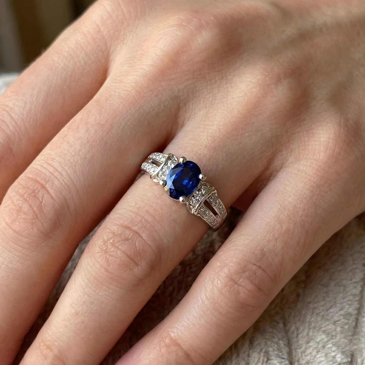 natural round sapphire 1ct ring with diamond accents