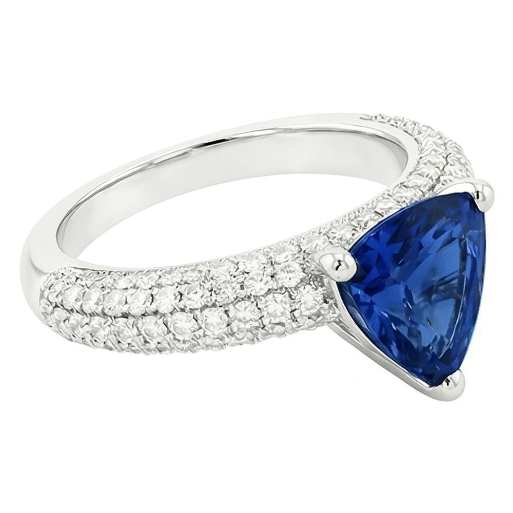 natural round sapphire 3ct ring top view