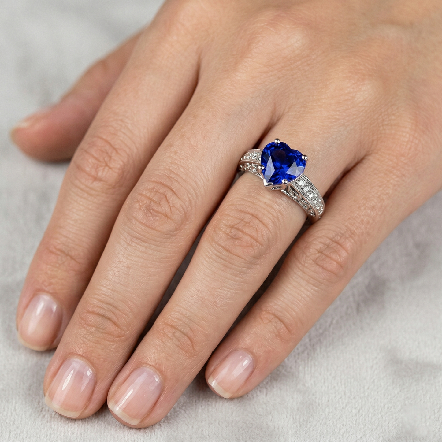 natural round sapphire 1.50ct ring on white background