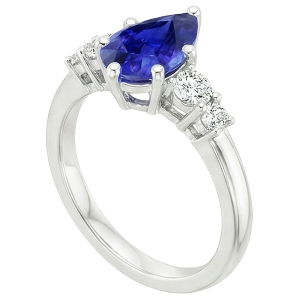 natural round sapphire 3.25ct ring close up detail