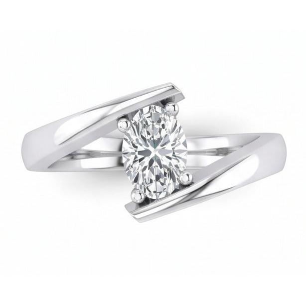 natural oval diamond 1.25ct ring close up detail