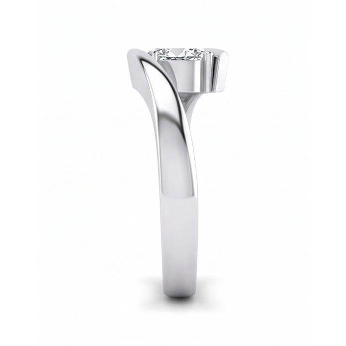 natural oval diamond 1.25ct ring on white background