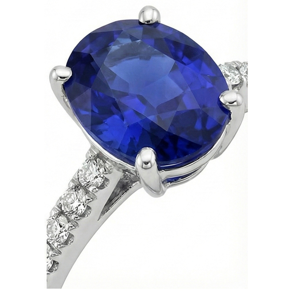 natural round sapphire 4.50ct ring on white background