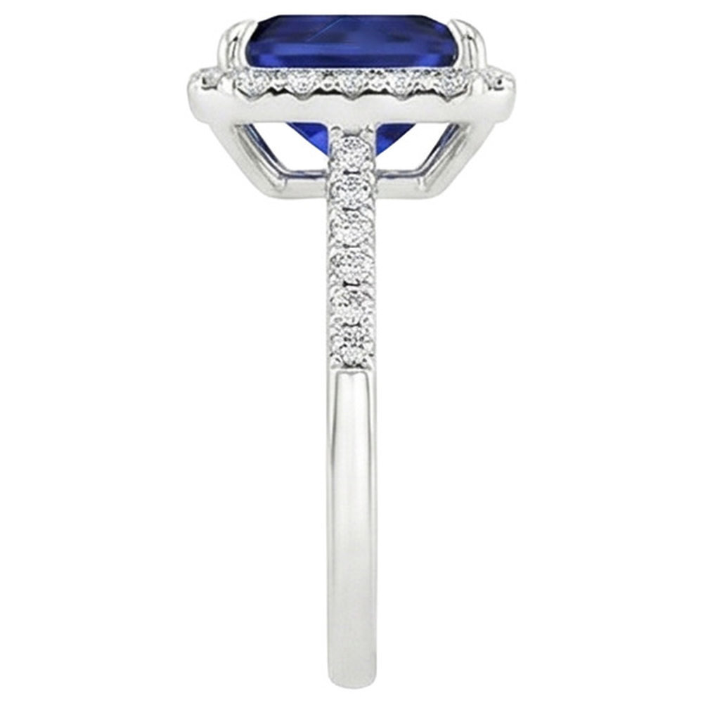 natural round sapphire 5.50ct ring on white background