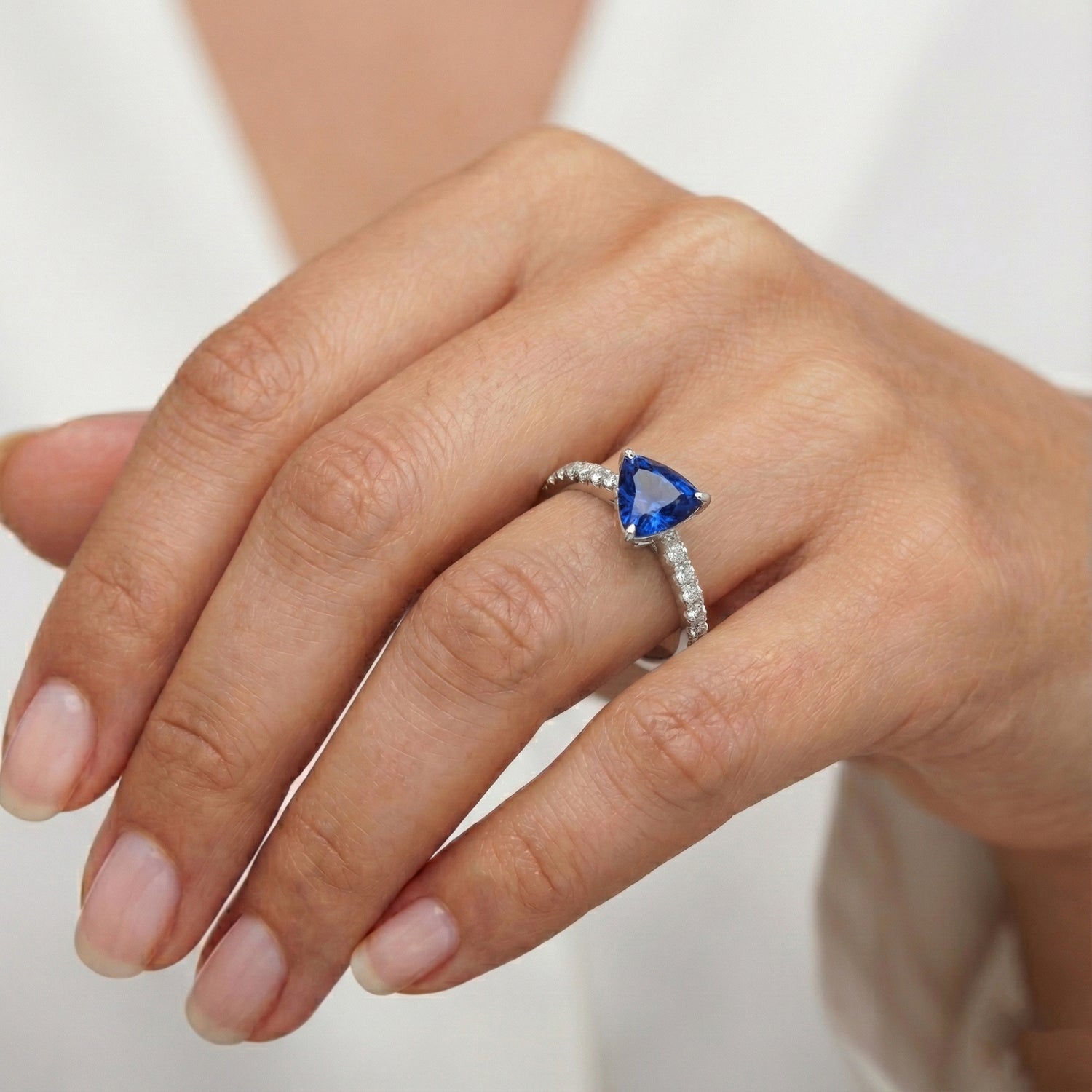 natural round sapphire 2ct ring on white background