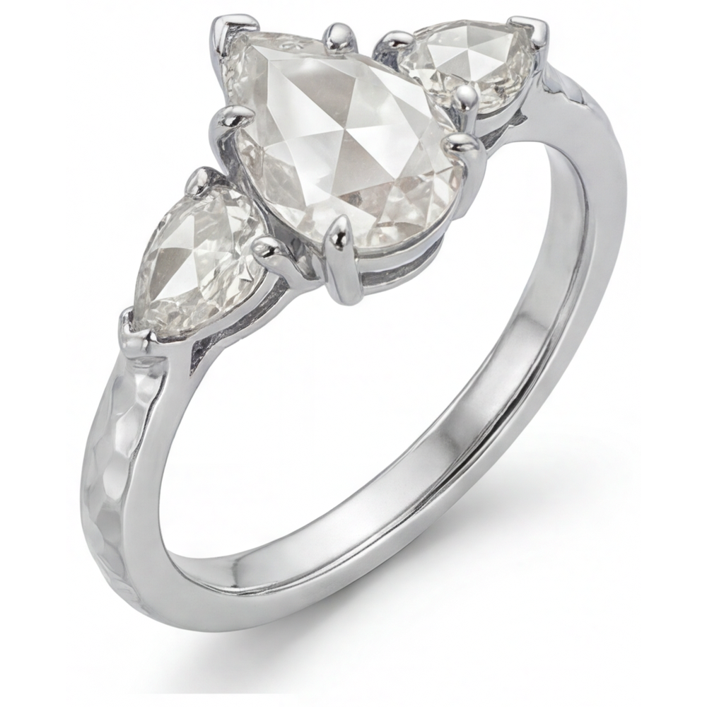 Shimmering 3-Stone Ring 1.5 ct – front view