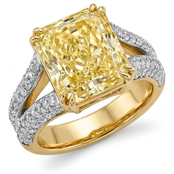 Brilliant Ring with Pavé Fancy Yellow Diamond – 2 ct