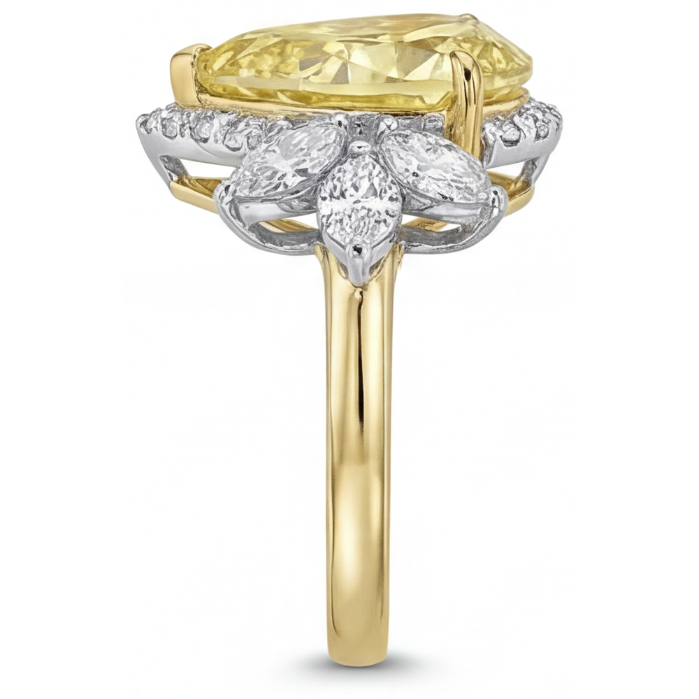 Dazzling Statement Ring 4 ct – profile view
